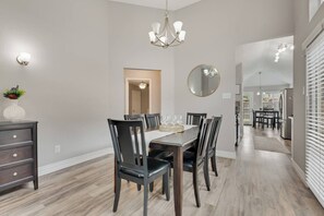 Dining - Updated, Comfortable, and Quiet Space close to DFW International Airport! (Coppell)