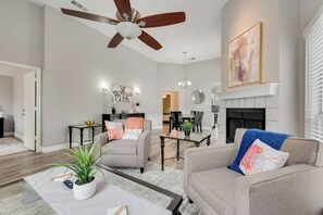 TV, fireplace, offices - Updated, Comfortable, and Quiet Space close to DFW International Airport! (Coppell)