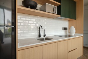 Studio, Balcony | Private kitchen