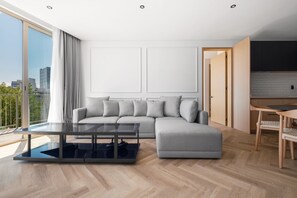 Apartment, Balkon | Wohnbereich | 50-Zoll-Smart-TV mit Digitalempfang