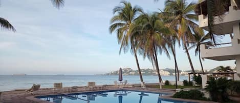 حمّام سباحة خارجي