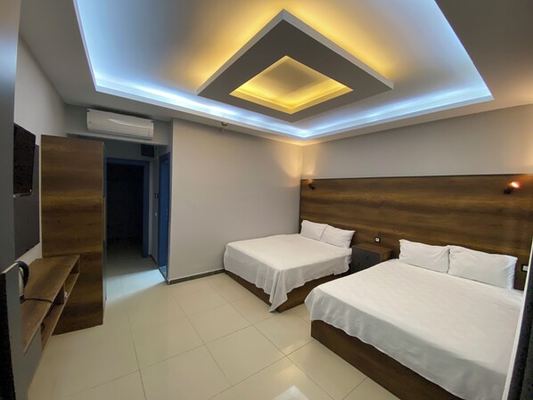 Kahden hengen grand-huone (kaksi sänkyä) | Työpöytä, kannettavalle tietokoneelle sopiva työtila, ilmainen Wi-Fi