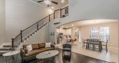 Cozy 3-bedroom townhome with WiFi, AC in centrally located Carrollton