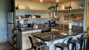 Fridge, microwave, oven, coffee/tea maker