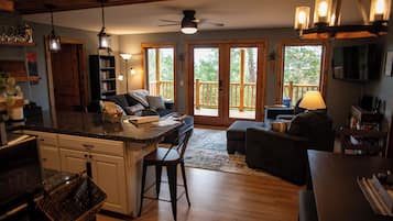 Smart TV, libros y estéreo