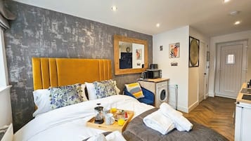 1 bedroom, iron/ironing board, Internet, bed sheets