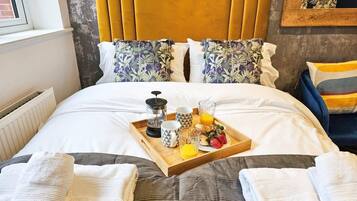 1 bedroom, iron/ironing board, internet, bed sheets