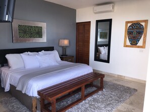1 bedroom, WiFi, bed sheets - Amapas Beautiful Large 1 bedroom condo with view of the bay and city  (Puerto Vallarta)