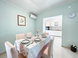 Dining - Cute and spacious family-sized two bedroom apartment  (Vinkuran)