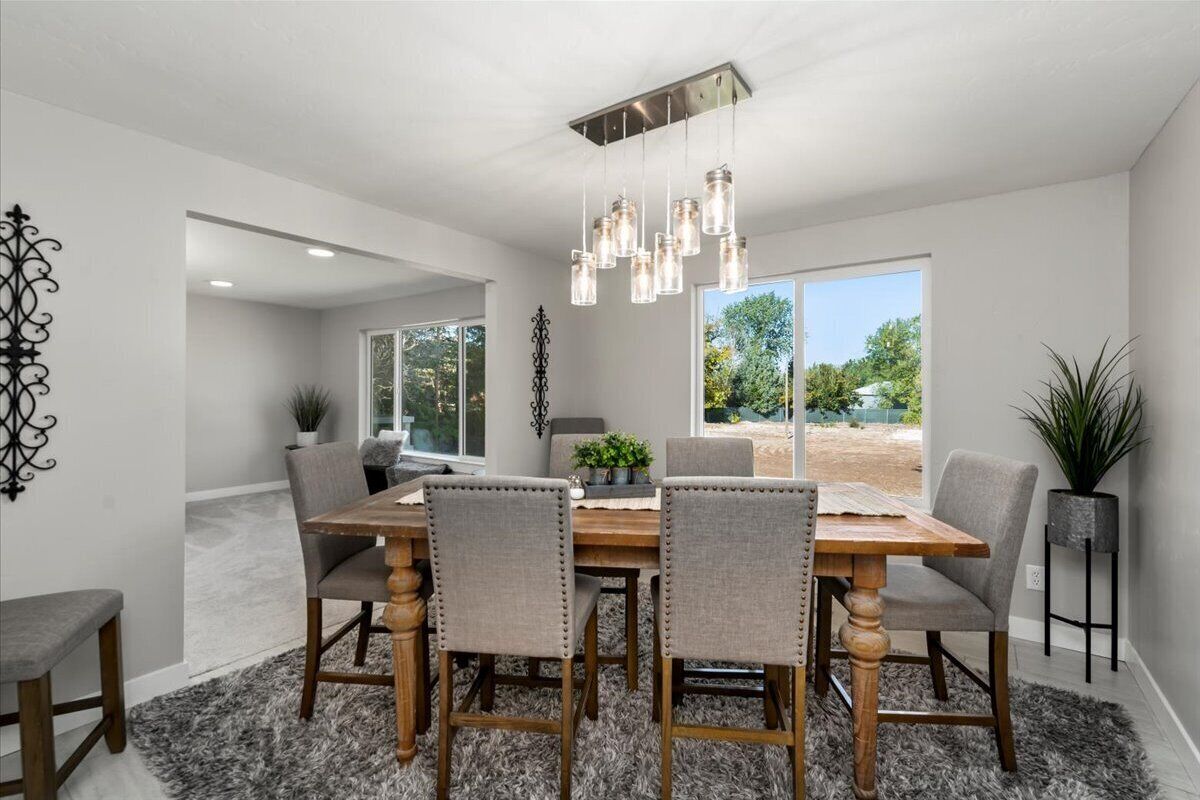 Cozy quiet home, on a 1 acre lot in a peaceful neighborhood. Rental A- Upstairs