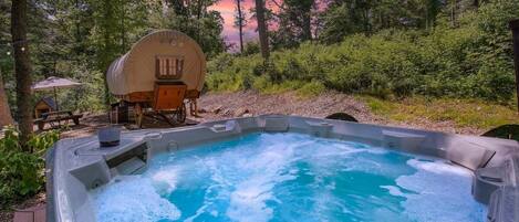 Outdoor spa tub