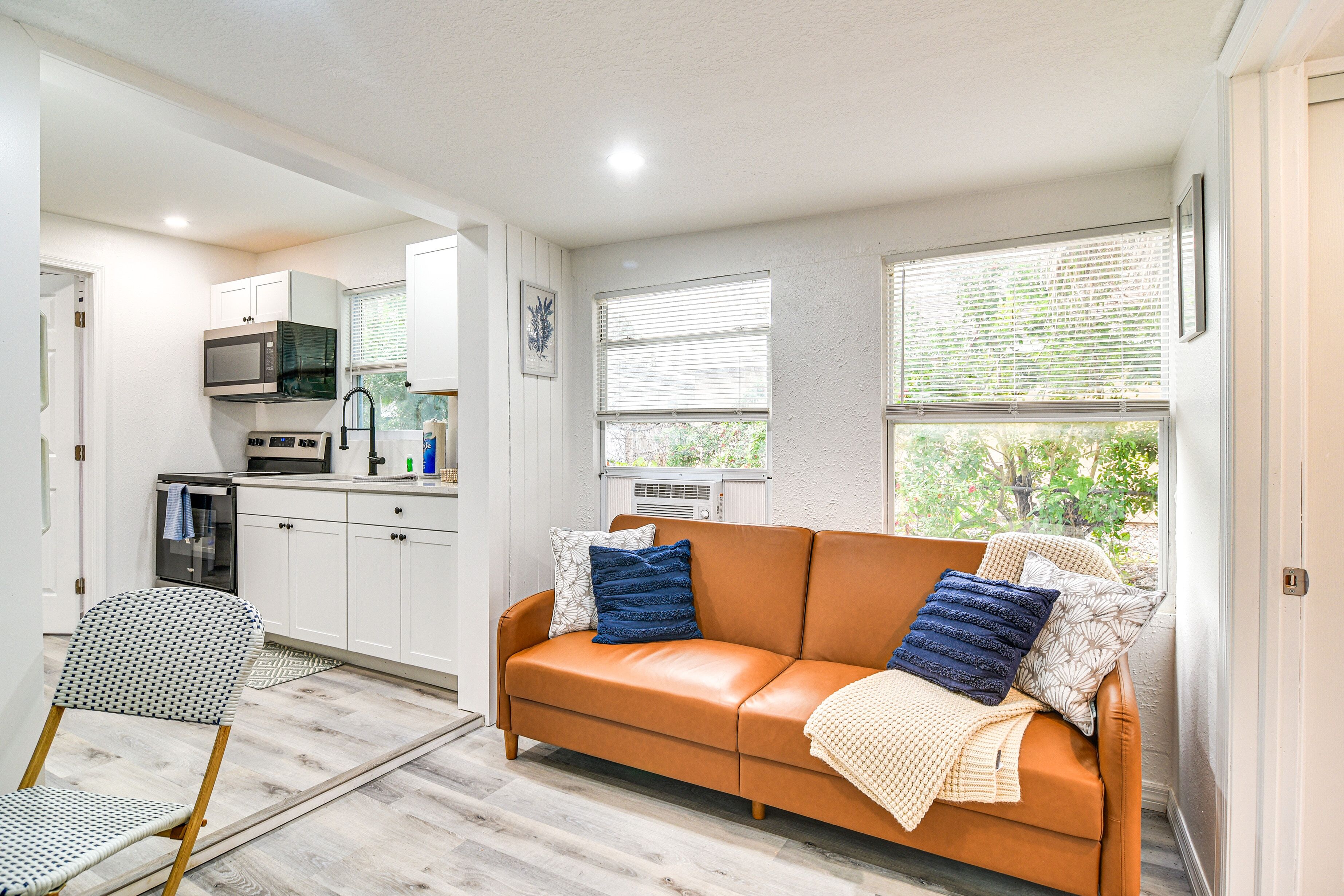 Cozy St Petersburg Home w/ Patio ~ 3 Mi to Beach!
