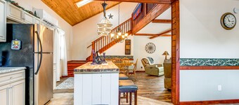 Riverfront Peru Cabin ~ 2 Mi to Lake Champlain!
