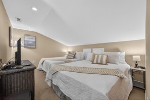 Condo, Plusieurs lits (10G, Sandy's Beach Retreat) | 2 chambres, fer et planche Ă repasser
