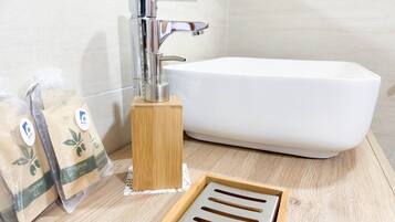 Dusche, Haartrockner, Bidet, Handtücher