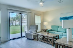 House, Multiple Beds (2C, Stay Salty) | Living area | TV, stereo