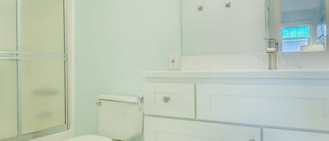 Casa, varias camas (2C, Stay Salty) | Baño | Toallas
