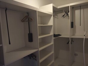 Felles sovesal, 1 soverom, hageutsikt | Overnattingsstedets uteområder