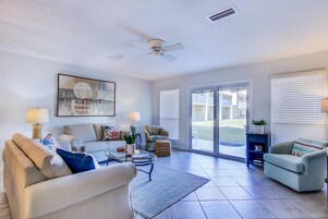 House, Multiple Beds (2B, Fore Shore!) | Living area | TV, stereo