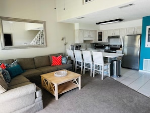 Condo, varias camas (10H, Choose Memories Seacove) | Área de sala de estar | Televisión y estéreo 