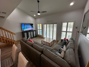 Condo, varias camas (10H, Choose Memories Seacove) | Área de sala de estar | Televisión y estéreo 