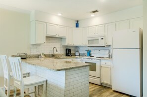Condo, 1 King Bed (7 D, One Bedroom Condo) | Private kitchen - 7 D, One Bedroom Condo (Destin)