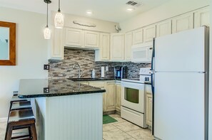 Apartment, Mehrere Betten (9 H Two Bedroom Condo) | Eigene Küche