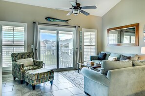Living area - 9 H Two Bedroom Condo (Miramar Beach)