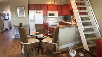 Condo, 1 King Bed (8 E Two Bedroom Condo) | Private kitchen