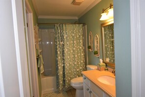 Apartment, Mehrere Betten (Emerald Escape) | Badezimmer