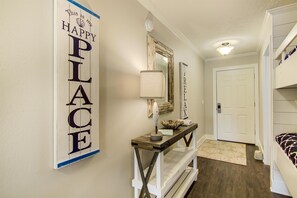 Interior - Settle on the Sand (Miramar Beach)