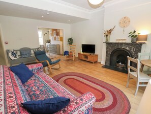 Cottage | Living area - Main Street View (Keighley)