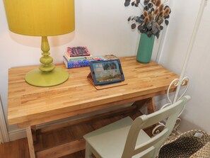 Cottage | Interior - Main Street View (Keighley)