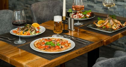 ROCA Restaurant & Hotel