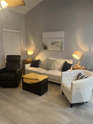 Condo, varias camas (Isle Be Back) | 2 habitaciones y tabla de planchar con plancha 