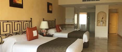 3 bedrooms, in-room safe, iron/ironing board, WiFi