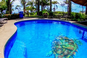 2 outdoor pools