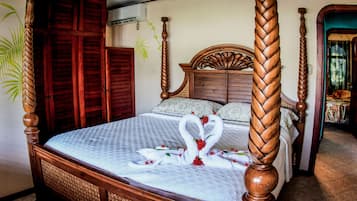 2 bedrooms, laptop workspace, bed sheets