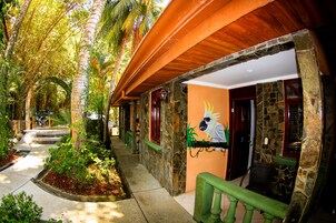 Villa estándar | 2 dormitorios, espacio para trabajar con un portátil, ropa de cama