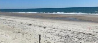 Spacious 3 BR, Pet Friendly Ocean side home  in Emerald Isle, NC!