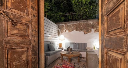 Mini villa with private courtyard in the heart of Lindos.