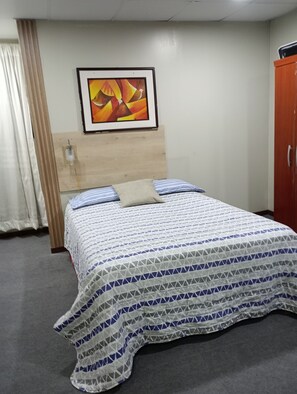 2 bedrooms, iron/ironing board, bed sheets