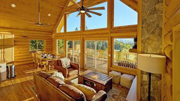 TV connectée, cheminée, table de tennis de table