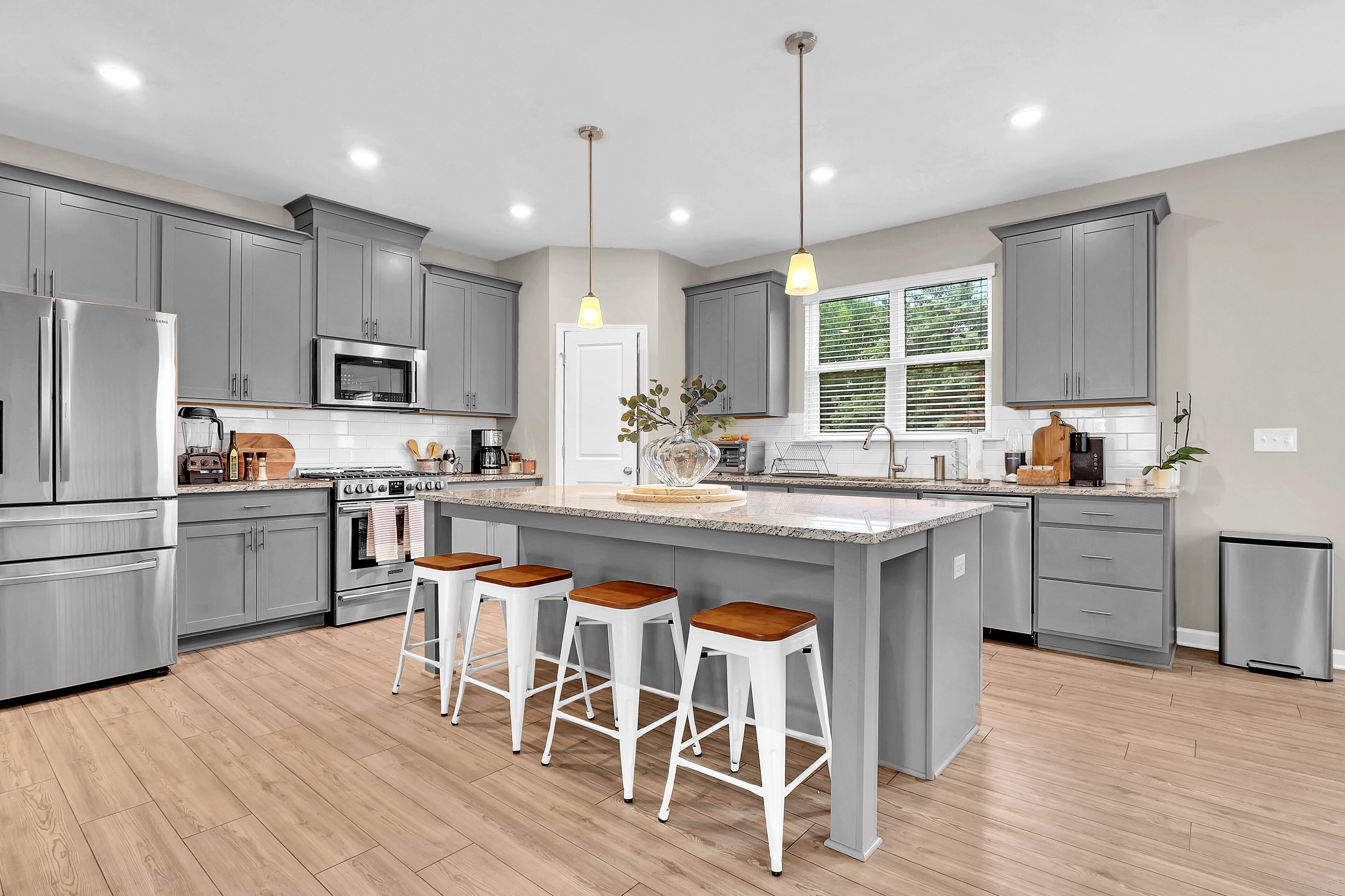 Réfrigérateur, micro-ondes, four, lave-vaisselle