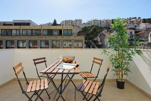 Unclassified image, 2 of 37, button