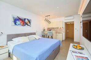 Unclassified image, 3 of 18, button