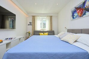 Unclassified image, 2 of 18, button