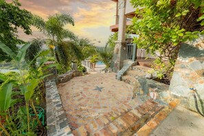 Property grounds - Riley's Retreat + Cottage (Cruz Bay)