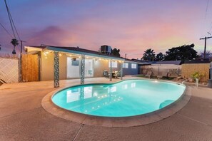 Pool - Oasis Hideaway! (Las Vegas)