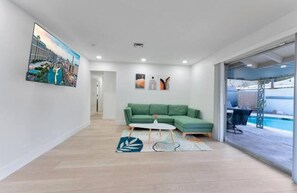 Living area - Oasis Hideaway! (Las Vegas)